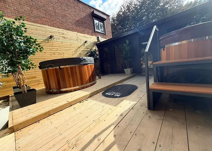 Consort Hotel, Urban Spa & Glamping Pods